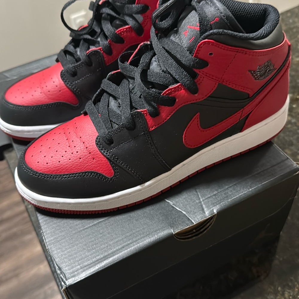 Jordan mid 1
